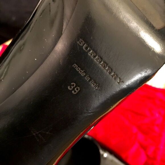 Authentic Burberry Metal logo tag, patent leather stilettos - Picture 6 of 11